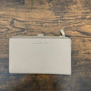 Taupe wallet
